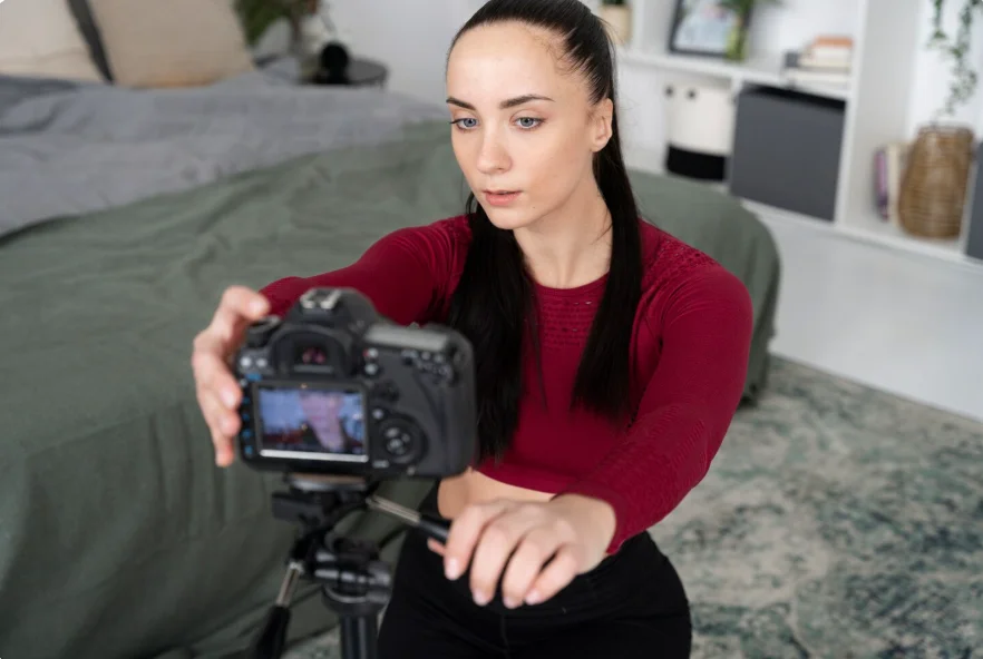 How to Choose a Vlogging Camera in 2025: Features That Matter